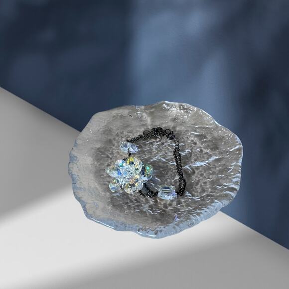 Elegant Crystal Bracelet with Lotus and Butterfly Accents - Picture 3 of 3